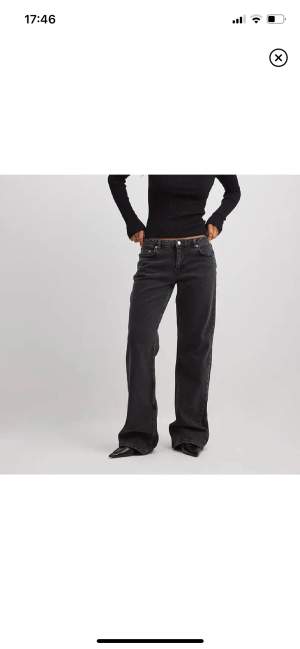jättefina low waist jeans från NAKD helt oöppnade och säljer pga för små 