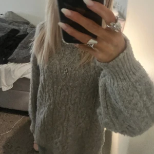 Grå stickad tröja  - Fint skick