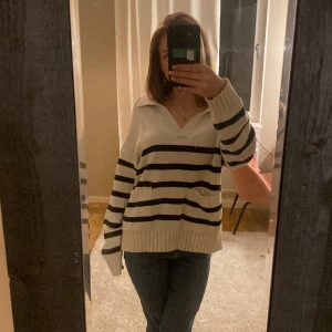 Lindex  - En fin tröja, köpt på Lindex. Original pris 400kr. Bra skick!💗