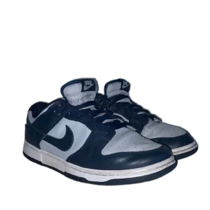 Nike Dunk Georgetown - Säljer nu mina dunks i storlek 42. Bra skick, 7/10. Pris på restocks just nu är 2800. Fler bilder kan skickas. Kom med prisförslag. Bara att skriva vid frågor!