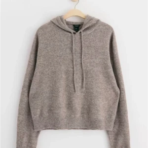 stickad hoodie lindex  - så mysig tröja från lindex, slutsåld. Nypris 399 men lite nopprig därav priset💕 kan även diskutera priset ytterligare  