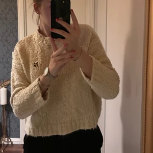 Lyle & scout stickad tröja - Beige tröja från lyle & scott använd bara fåtal gånger