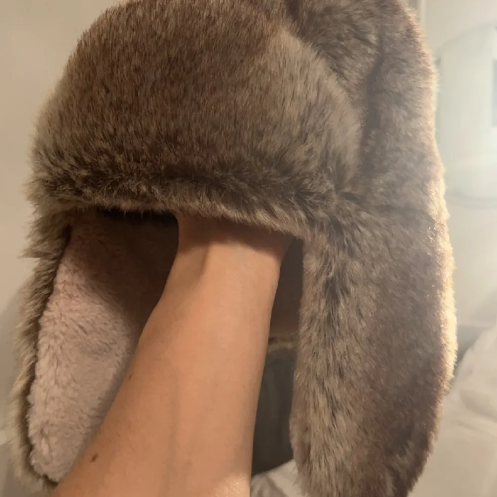 Ushanka pälsmössa från Barts i fuskpäls i nyskick. Haft i några år men kommer inte till användning. . Accessoarer.