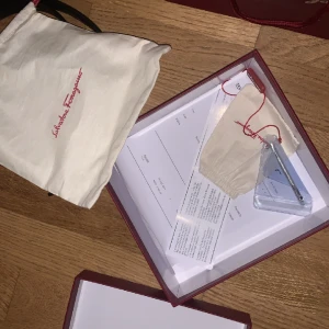 Ferragamo bälte  - Typ helt nytt, använt ett par gånger. Priset kan diskuteras, sänkas och höjas.