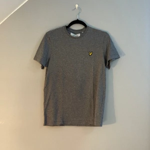 Lyle & Scott t-shirt - Lyle & Scott t-shirt i bra skick.