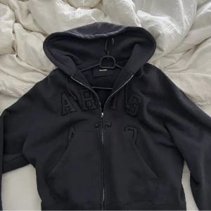 Arigato hoodie  - Eftertraktad Arigato hoodie i lysande skick. 