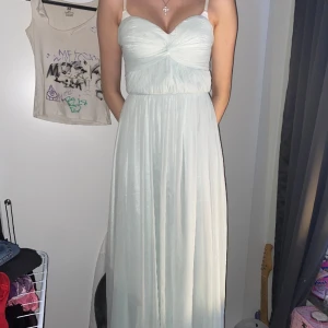 Långklänning  - Ljusblå långklänning i bra skick. Säljer för att den inte kommer till användning🥰