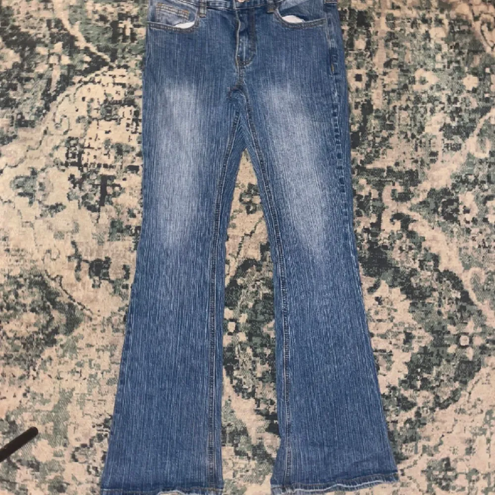 Knappt använda brandy jeans, sitter skit snyggt på kroppen, bilderna doesn’t do them favour 🙏😫. Jeans & Byxor.