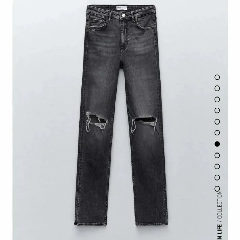 Jättefina jeans från Zara och har använt dom ett par gånger 💕 Är 175 och längden passar mig perfekt 💋. Jeans & Byxor.