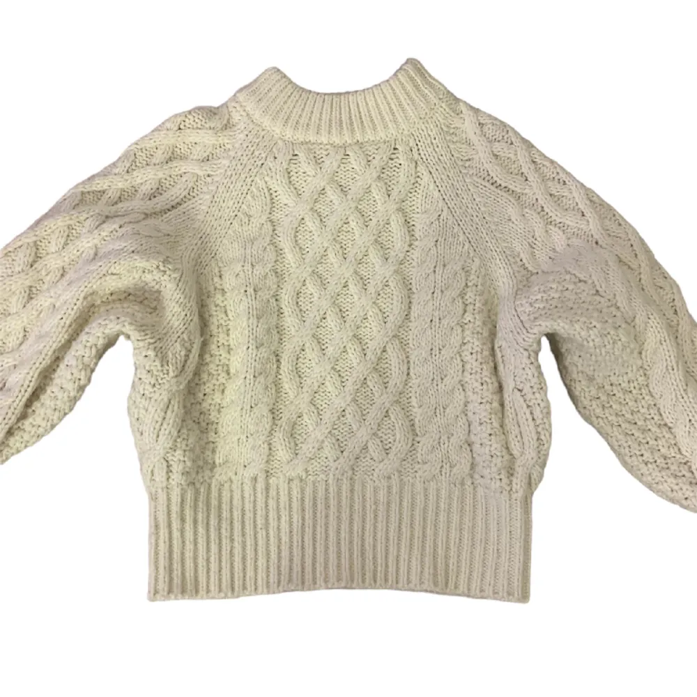 super mysig tröja från H&M, perfekt till kallt väder! stolen xs, mycket fint skick!^^🩵. Tröjor & Koftor.