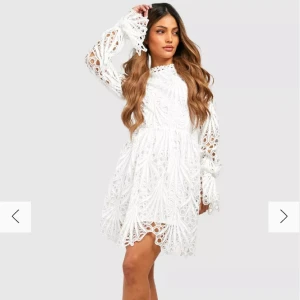 Studentklänning - Jättefin klänning som passar perfekt till studenten! Köpt på Boohoo, helt oanvänd och lappen sitter kvar. Säljer pga att jag hittat en annan klänning💓(Har även en i svart om någon är intresserad, helt oanvänd) Orginalpris 720kr