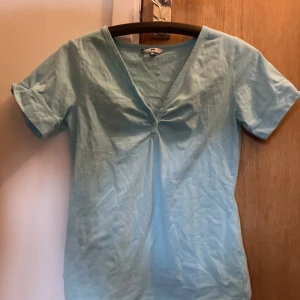 Y2K T-shirt  - En jättesöt tröja som passar perfekt till dig som har lite utav en Y2K stil