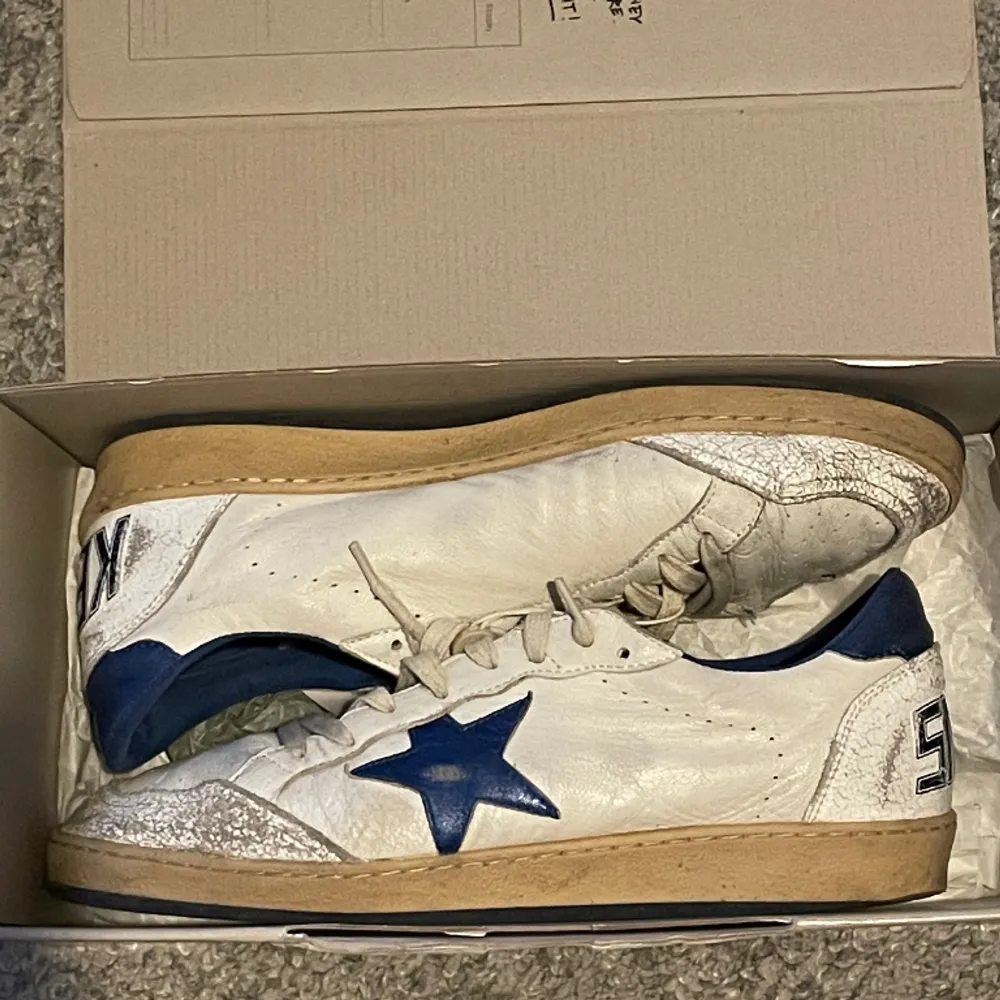 Här är mina golden goose ball stars som är ganska bra skicka och har en färg som är väldigt eftertraktad. . Skor.