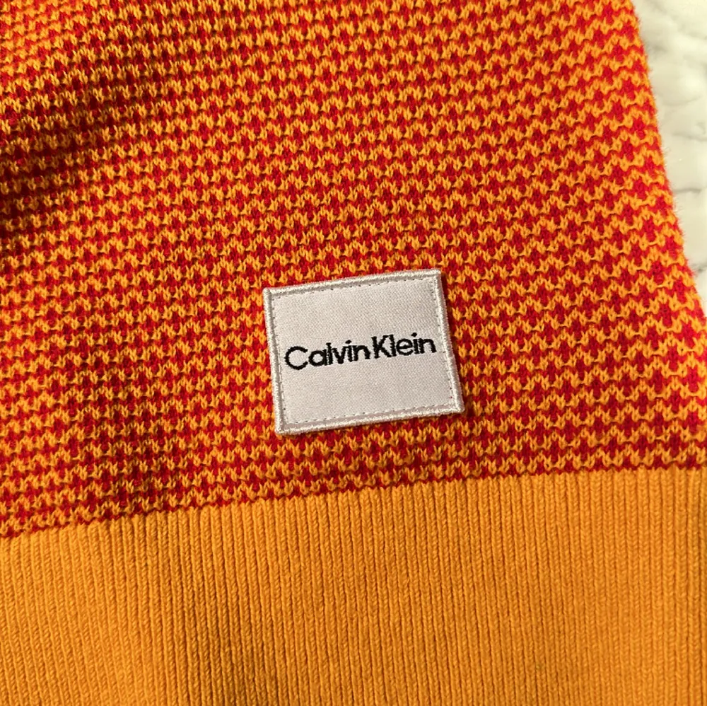Calvin Klein stickad tröja i bra skick, pris kan diskuteras. Tröjor & Koftor.