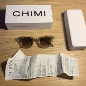 Chimi 02 - Chili 02 i den supersnygga färgen ecru. Kvitto finns och allt original utom påse och putsduk