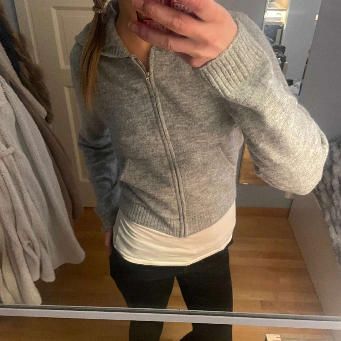 Stickad grå kofta - 91