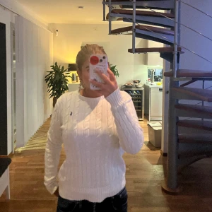 Stickad raplhlauren tröja  - Den är i storlek s är i bra skick, inga fläckar passar s och m skulle jag säga 