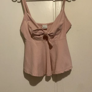Linne/top - Ett fint rosa linne från GinaTricot som aldrig kommit till användning. 