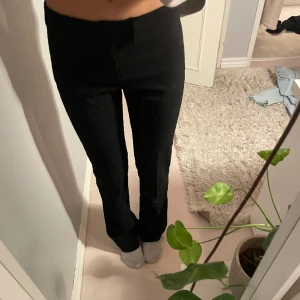 Storlek 32 - Kostymbyxor från Nelly i storlek 32, jag är 168