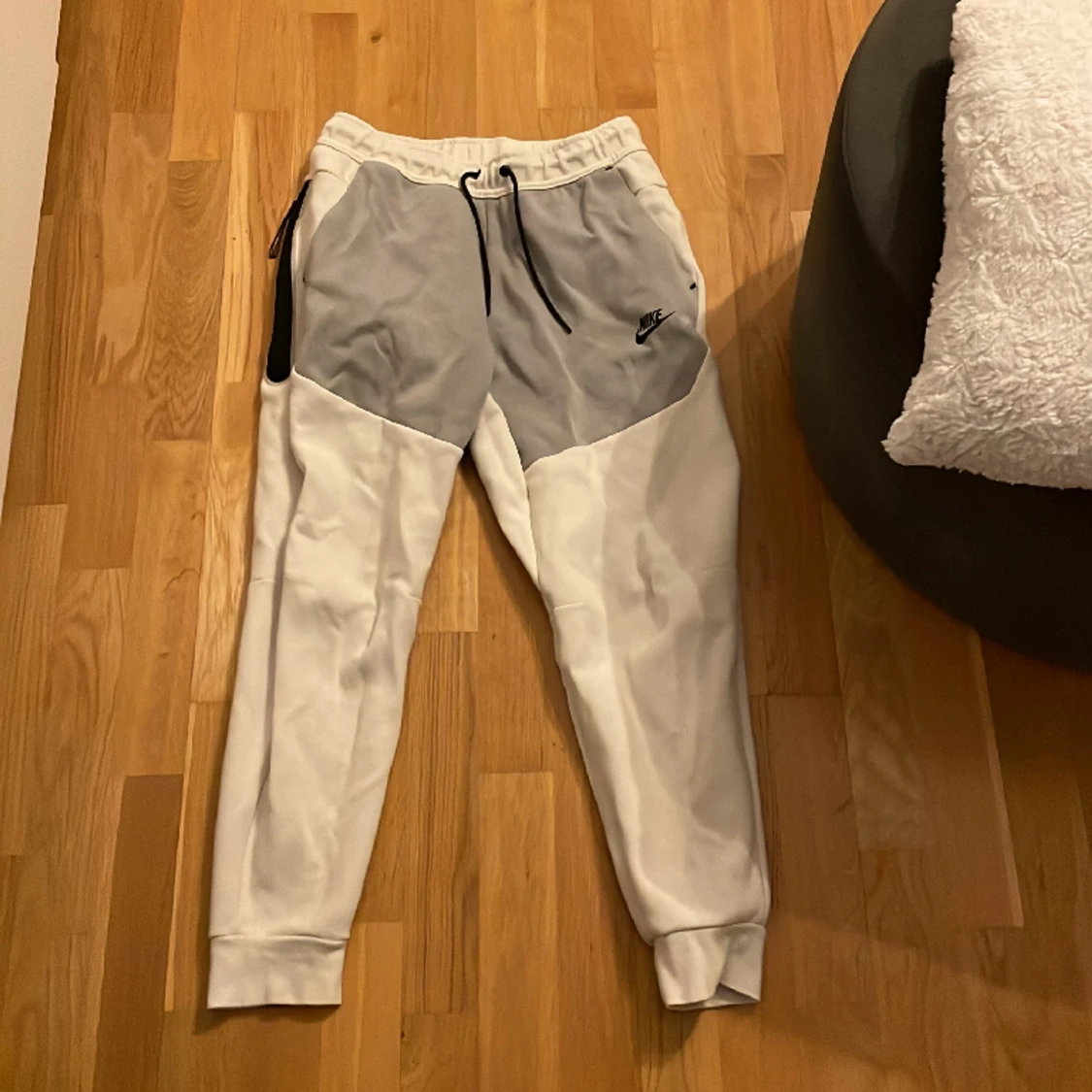 Nike tech tracksuit vit/grå - 90