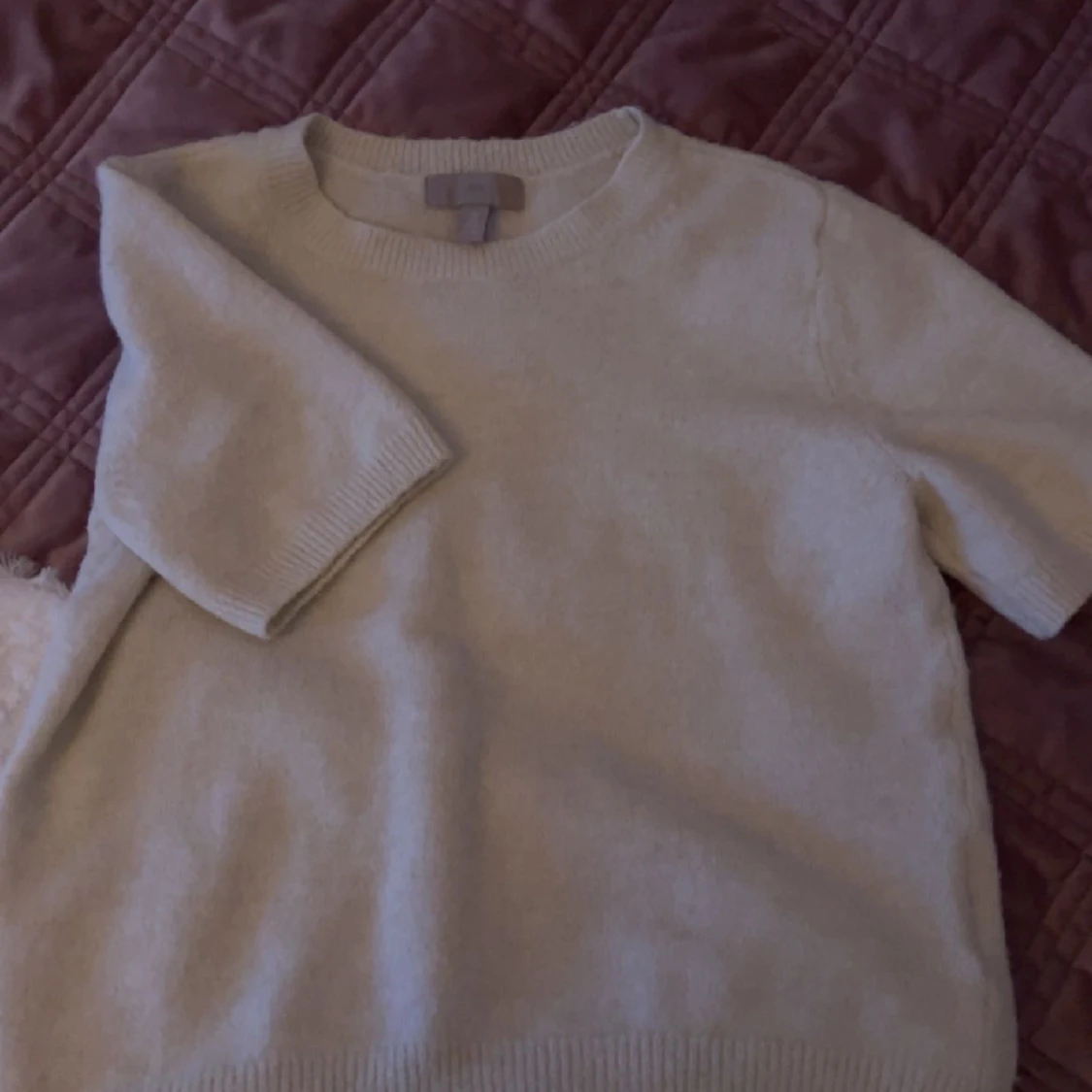 Vit stickad t-shirt  - 90