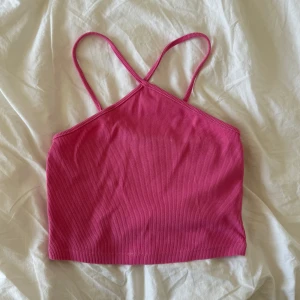 Zara Rosa Tank💗 - Zara Rosa Tank💗 Storlek: Är Medium men är liten i storlek, skulle passa Small bättre  Pris: 50 kr