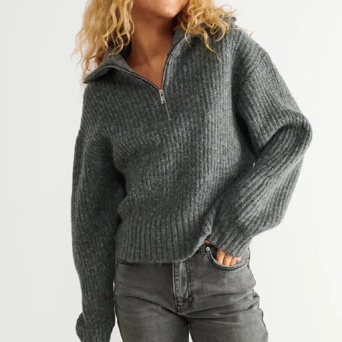 Grå stickad zip up!!