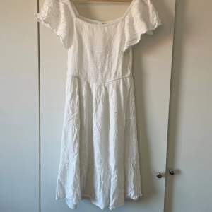 Säljer denna klänning ifrån Kappahl då jag inte använder den längre. 