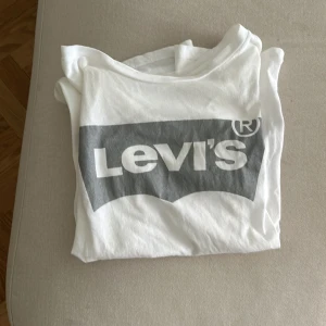 Levis t-shirt - Storlek S! Använt men gott skick 