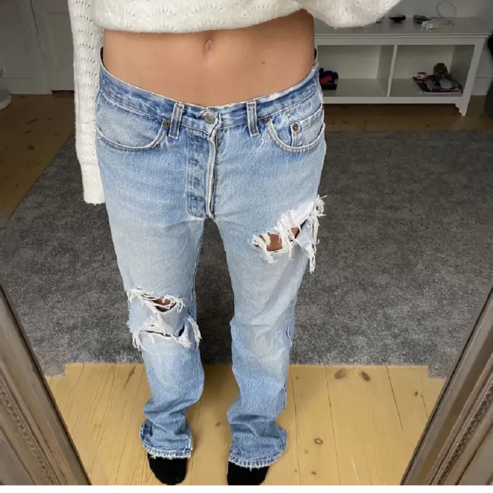 Håliga jeans från Levis . Jeans & Byxor.