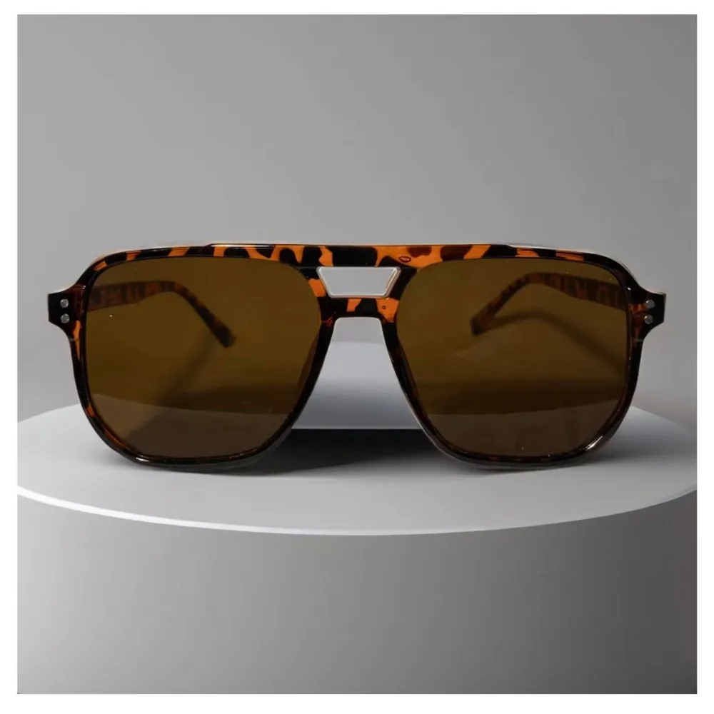 Leopardfärgade solglasögon perfekta till våren. Accessoarer.