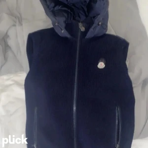 Moncler väst  - Mycket fin Moncler st 