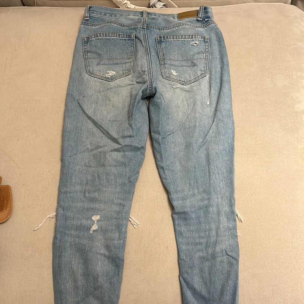 Skinny. Tyvärr är en hylsa till jeansen trasig men säkert lätt fixat för den händiga. Jeans & Byxor.