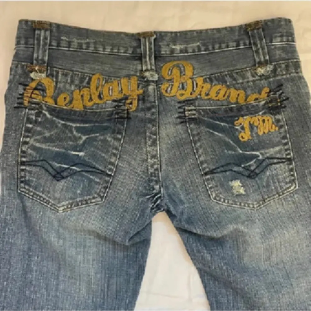 Superfina ljusa bootcut jeans från replay . Jeans & Byxor.