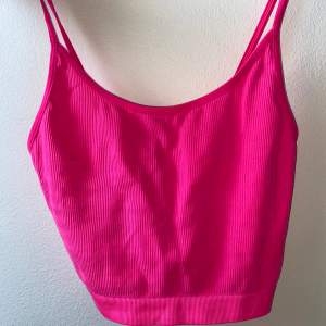Ribbat rosa linne i märket FB sisters (från newyorker), bra skick, sällan använd 