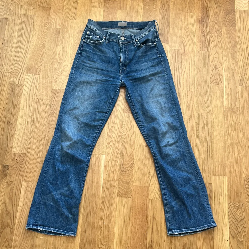 Jätte fina utsvängda jeans!!💕. Jeans & Byxor.