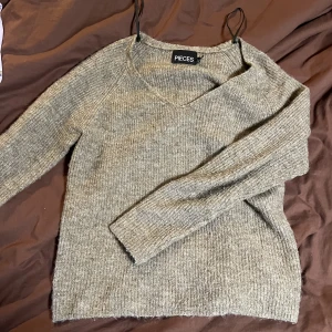 Stickad tröja biege-brun - jättesöt stickad tröja som inte kommer till användning längre! 