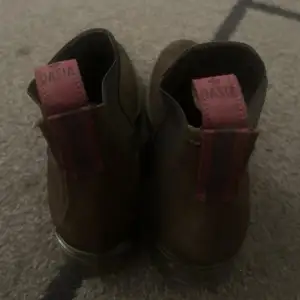 Dam boots, oanvänd, ordinarie pris 1200kr