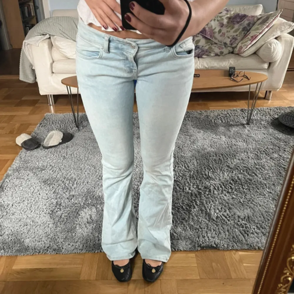 Säljer dessa sjukt snygga och eftertraktade ljusblåa jeansen från ltb🌟så fin färg till sommaren!. Jeans & Byxor.