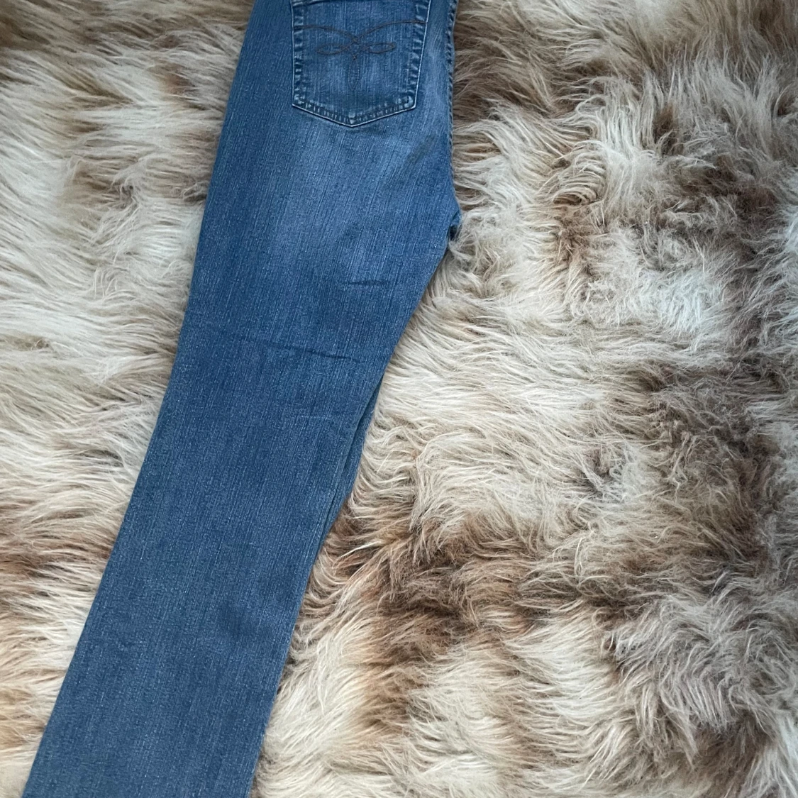  Utsvängda blåa jeans - 90