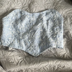 Säljer denna jätte fina toppen  - Bra skick aldrig andvänt 