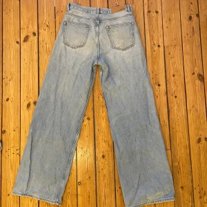 Wideleg Jeans - Säljer dessa jeans från Junkyard då de inte längre passar. 