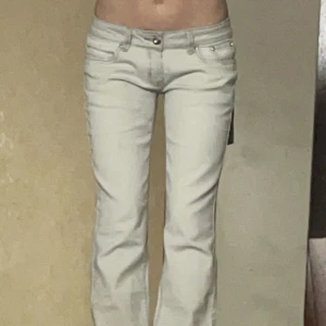 Lågmidjade straight/bootcut jeans - Från Lanki med lapp kvar💞 Midjemått 38 innerbenslängd 82 jae 165