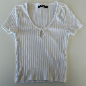 tshirt - gullig ribbad u-ringad tshirt