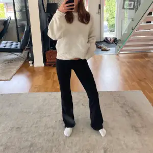 Svarta yoga pants från Gina tricot