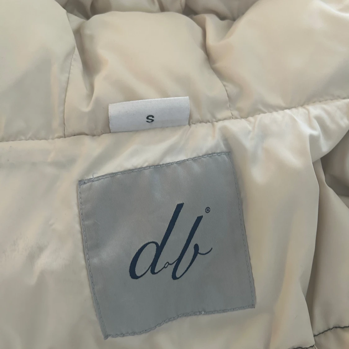 Säljer Dbrand jacka pga att jag förskaffat mig en ny . 💞  - 91