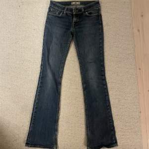 Hej säljer ett par jätte fina bootcut jeans som är använda ett fåtal gånger. Inga defekter eller något.❤️