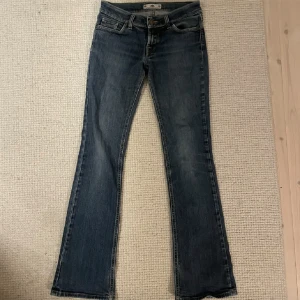 Jeans bootcut  - Hej säljer ett par jätte fina bootcut jeans som är använda ett fåtal gånger. Inga defekter eller något.❤️