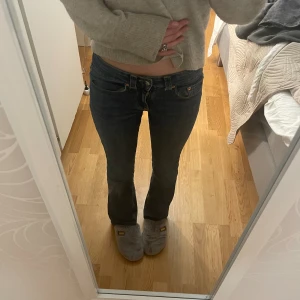 Gina  - Säljer mina nästan helt oanvända jeans 💗💗