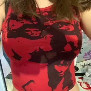 Topp - Skitsnygg inga defekter vad jag kan se  har inga lappar tror den är köpt på aliexpress